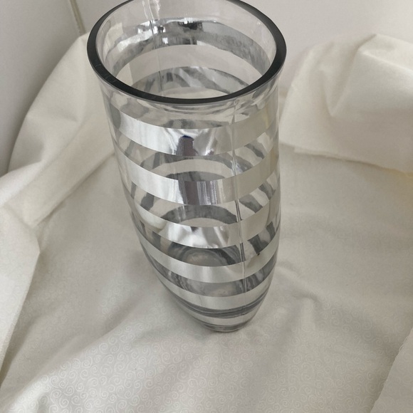 Stunning Oval Striped Glass Vase 8” Tall - Picture 4 of 7